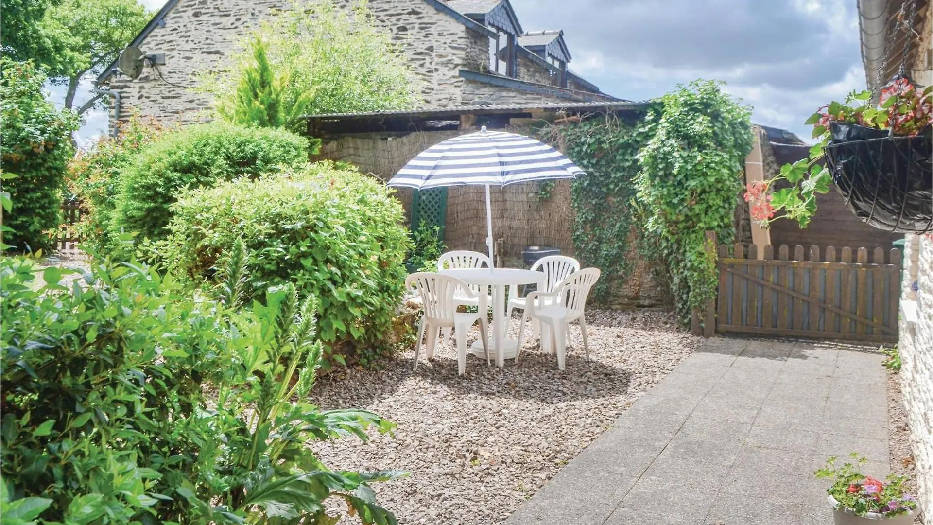 2 Bedroom Cozy Home In Ruffiac Ruffiac  0*, Ruffiac (Morbihan) France